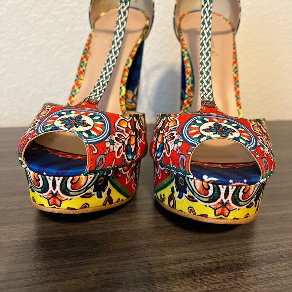 Platform Sandals - Picture 4 of 11